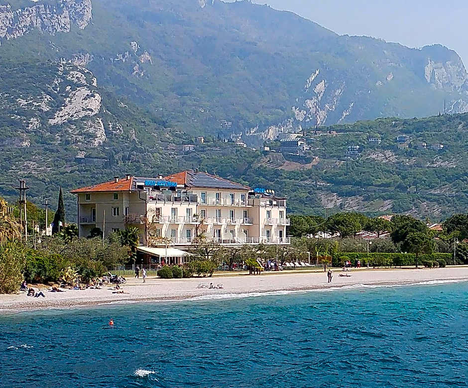 Hotel Baia Azzurra - Lake Front