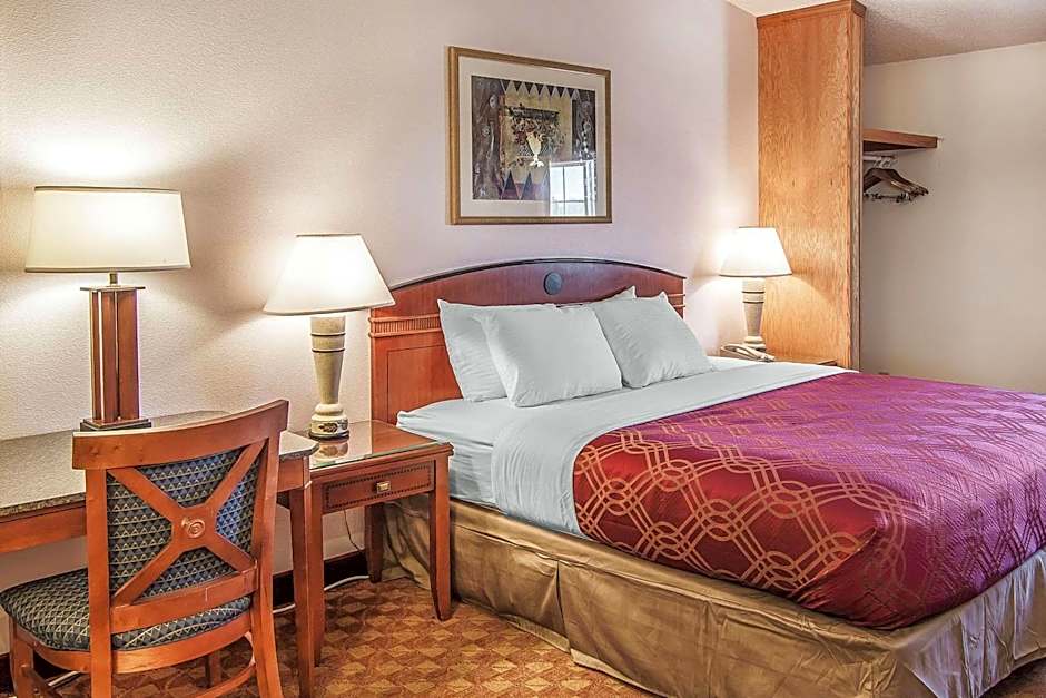 Econo Lodge Inn & Suites Madras