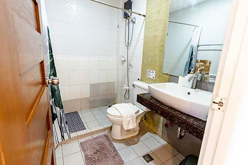 Spotlight Hotel near Hundred Islands Wharf