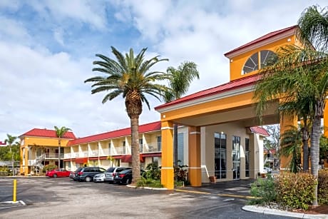 Days Inn & Suites by Wyndham Port Richey