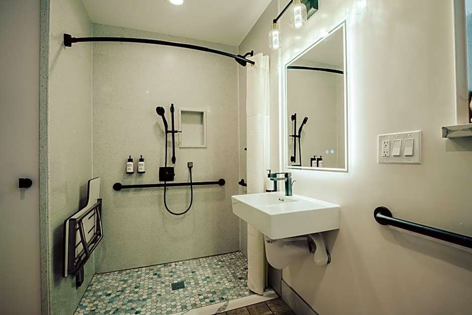 Blufftop Inn & Suites - Wharf/Restaurant District