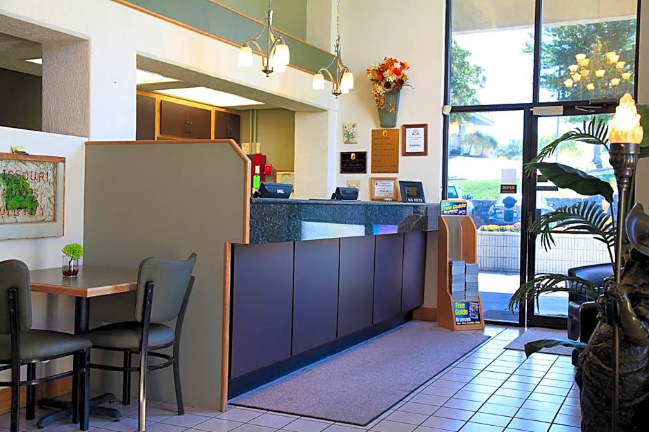 Super 8 by Wyndham Branson/Andy Williams Theatre