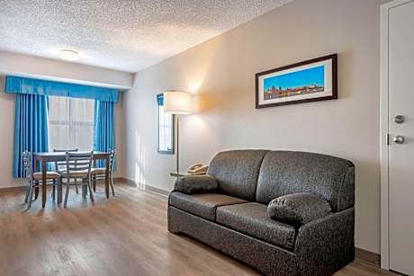 Queen Suite with Two Queen Beds and Sofa Bed - Non-Smoking