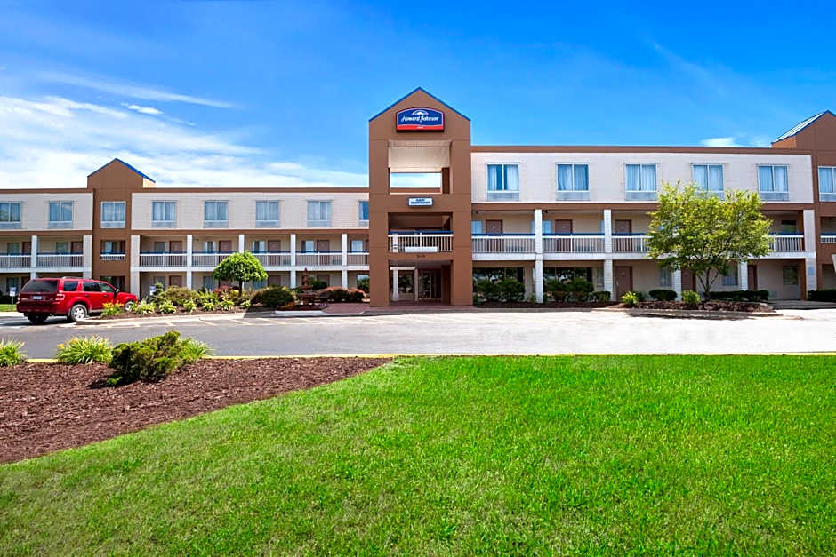 Howard Johnson by Wyndham Romulus Detroit Metro Airport