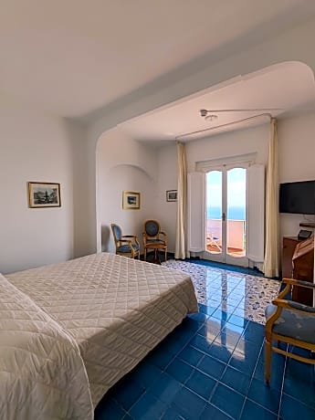 Economy Double or Twin Room with Balcony and Sea view 