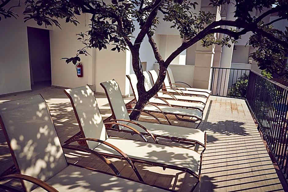 Two Seas Hotel