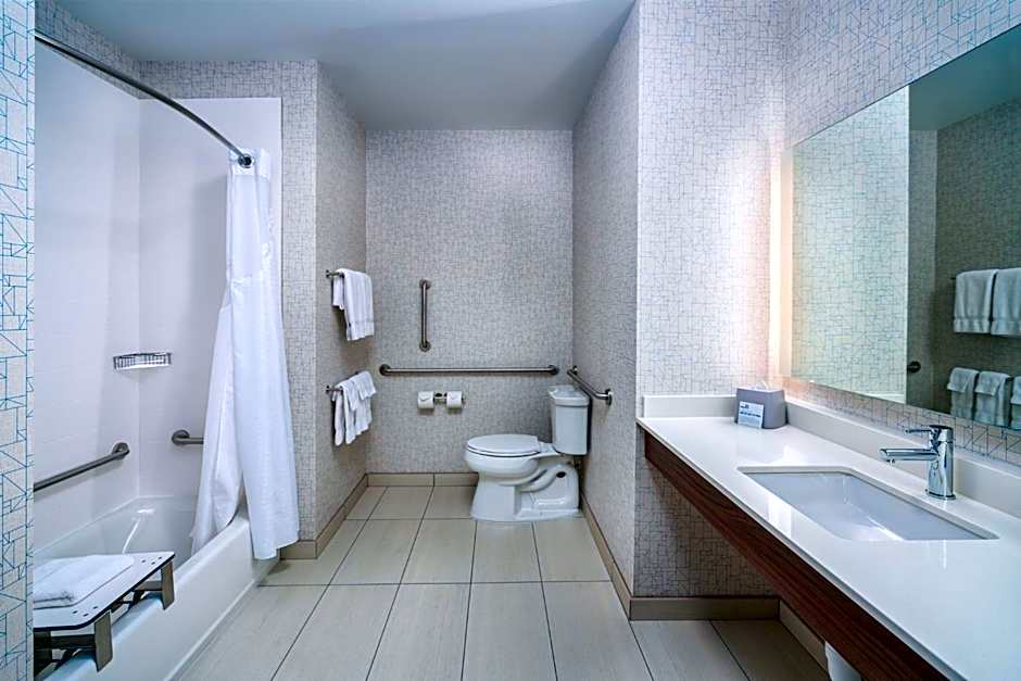 Holiday Inn Express & Suites Brandon By IHG