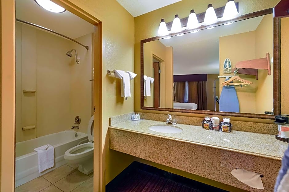 Quality Inn & Suites West Helena