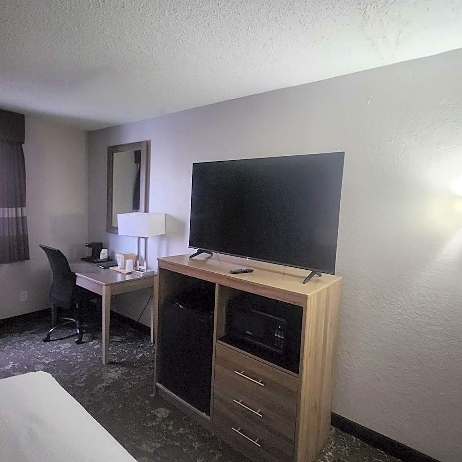 Ramada by Wyndham Cedar Rapids South