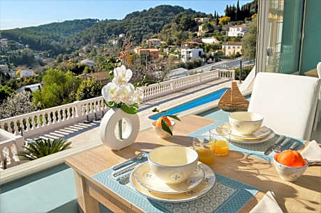 Deluxe Double Room with Side Sea View