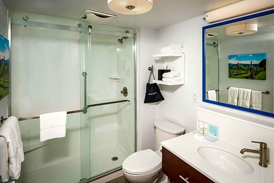 Hampton Inn By Hilton Long Island/Commack