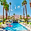 A PLACE IN THE SUN Garden Hotel - Big Units with Privacy Gardens & Heated Pool & Spa in 1 Acre Park Prime Location, PET Friendly