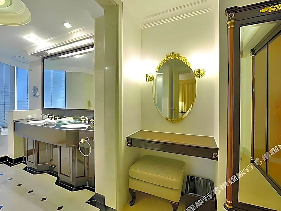 Evergreen Laurel Hotel