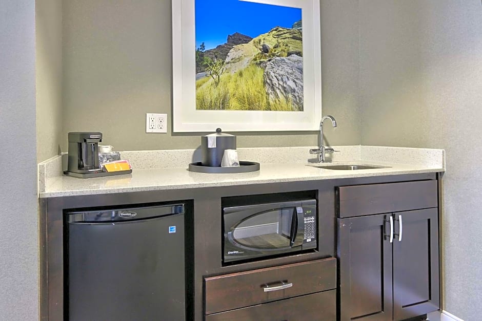 Hampton Inn By Hilton & Suites Albuquerque Airport