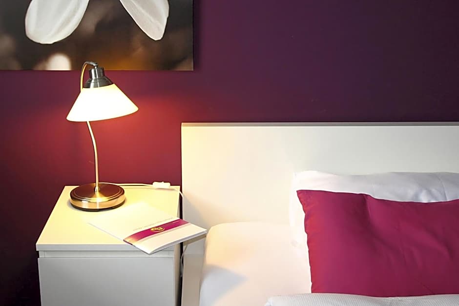 College Garden Hotel