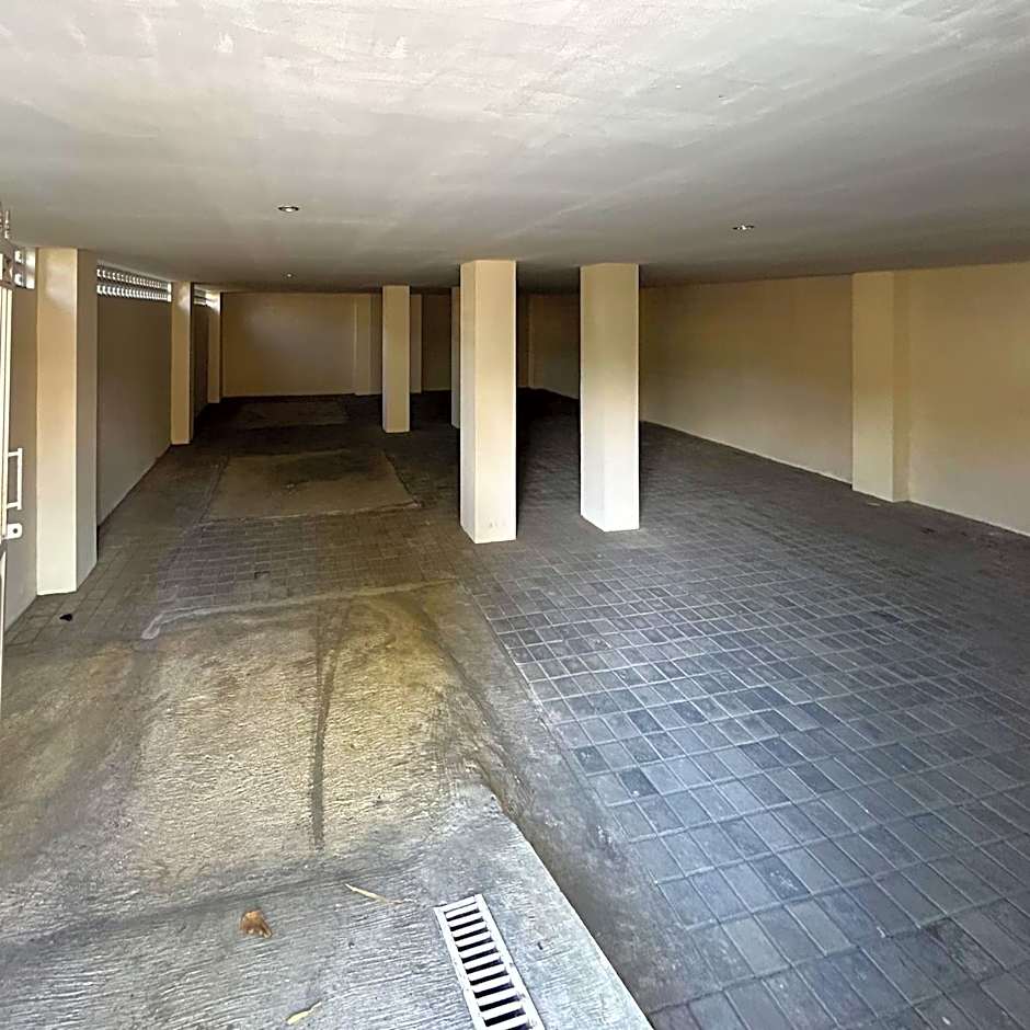 Queen Belt Mitra Reddoorz