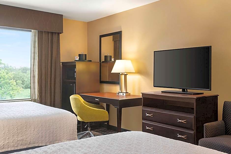 Hampton Inn By Hilton & Suites Pine Bluff