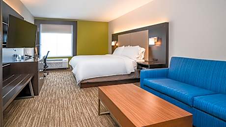 1 King Bed Suite Extra Floor Space