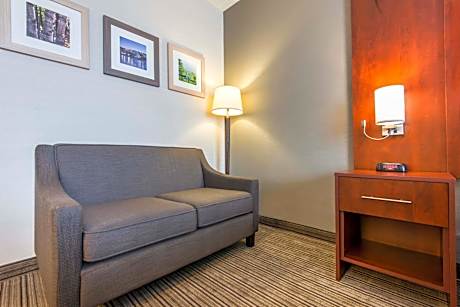 Queen Suite with Two Queen Beds and Sofa Bed