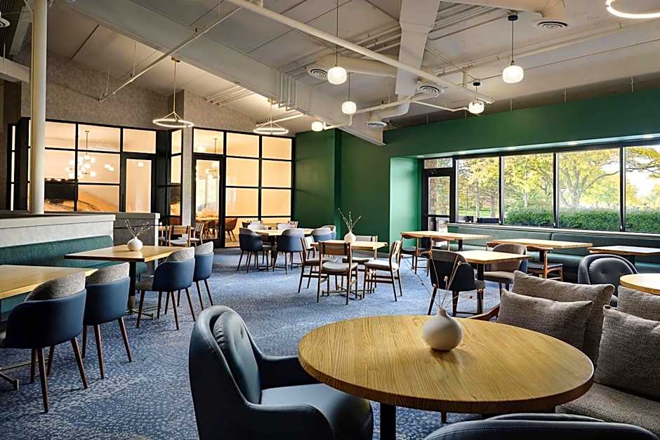 Sheraton Grand Rapids Airport Hotel