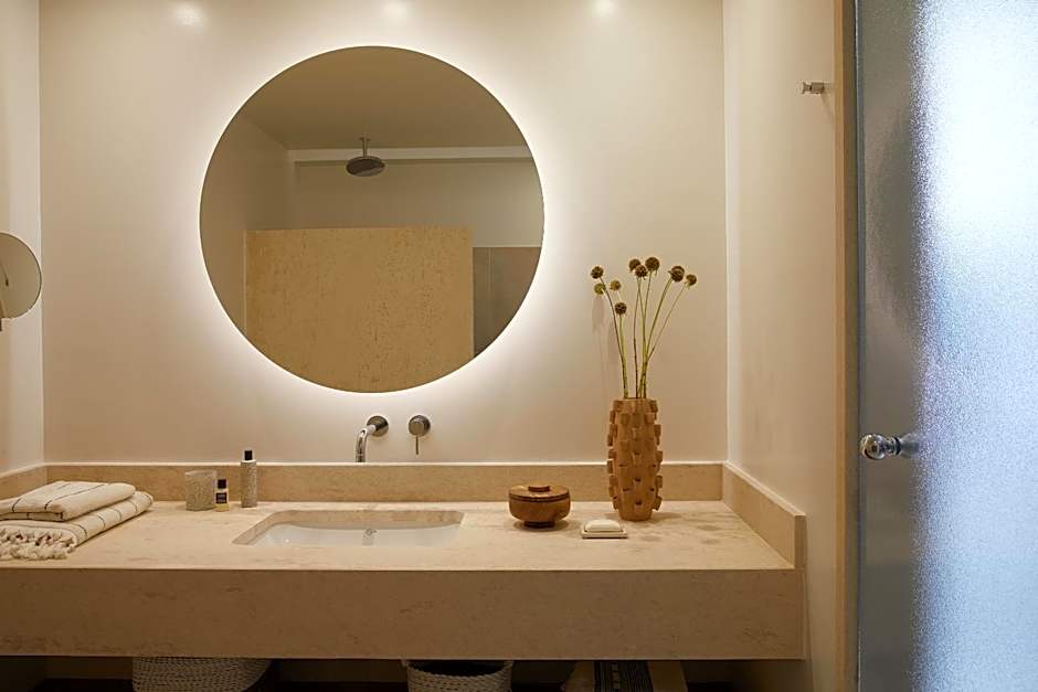 Elix, Mar-Bella Collection