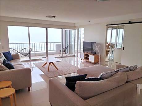 3 Bedroom with ocean views 19th floor