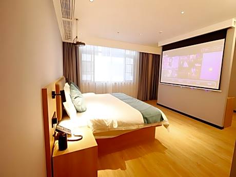 GTI - Superior Suite, with Projector