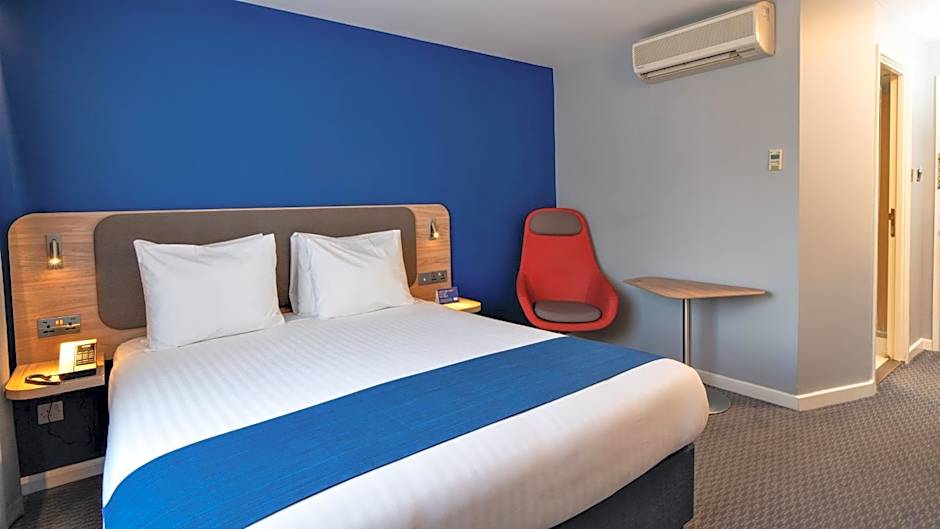 Holiday Inn Express Poole By IHG