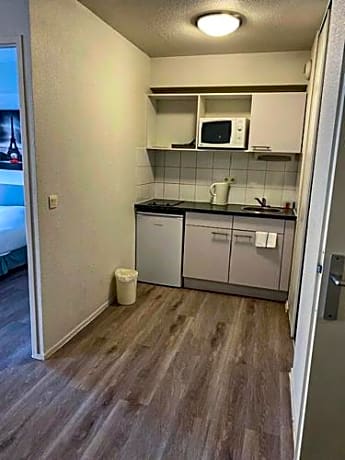 Apartment (4 Adults)