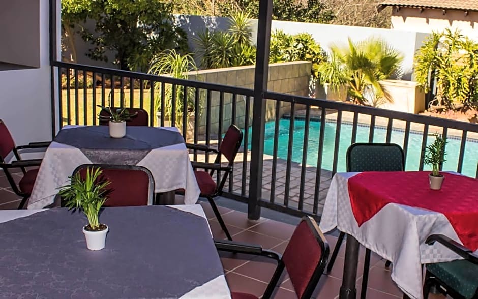 Oppi Hoek Guest House