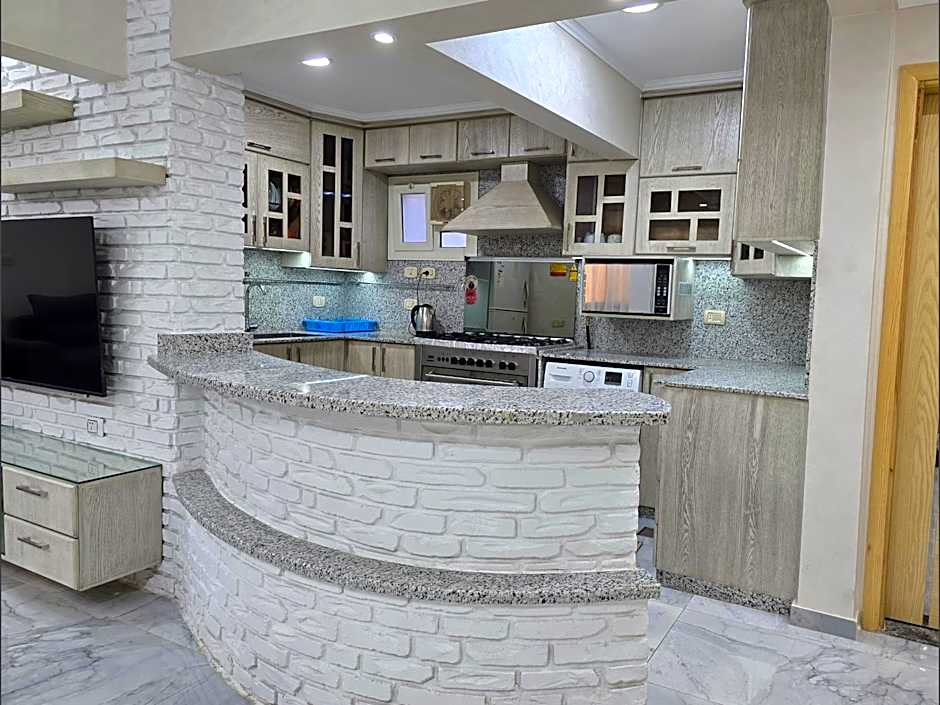 Comfy 2 Bedrooms Apartment in Cairo 94S