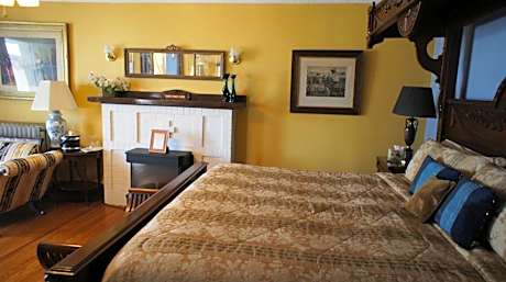 Grand Tower Suite With Spa Bath