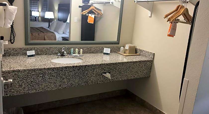 Quality Inn & Suites near Downtown Mesa