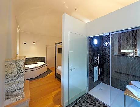 Suite with Spa Bath
