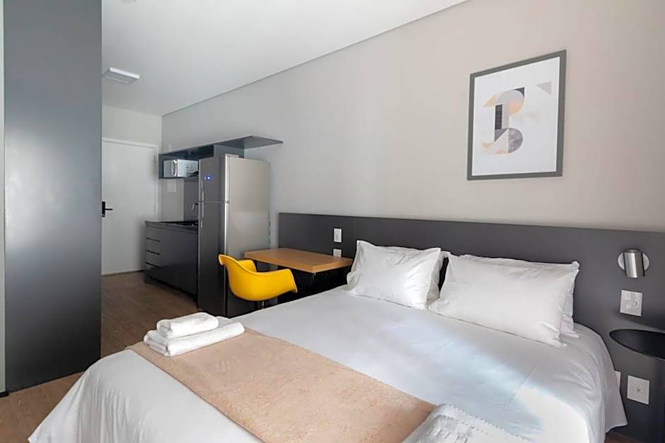 BHomy Pinheiros - Excelente localização MR 217A