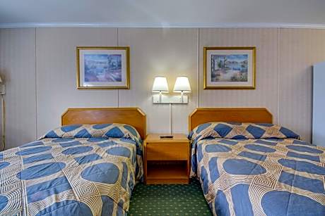 2 Double Bed Poolside