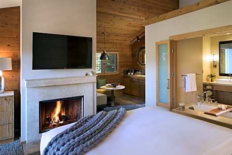 Deluxe King Room with Fireplace