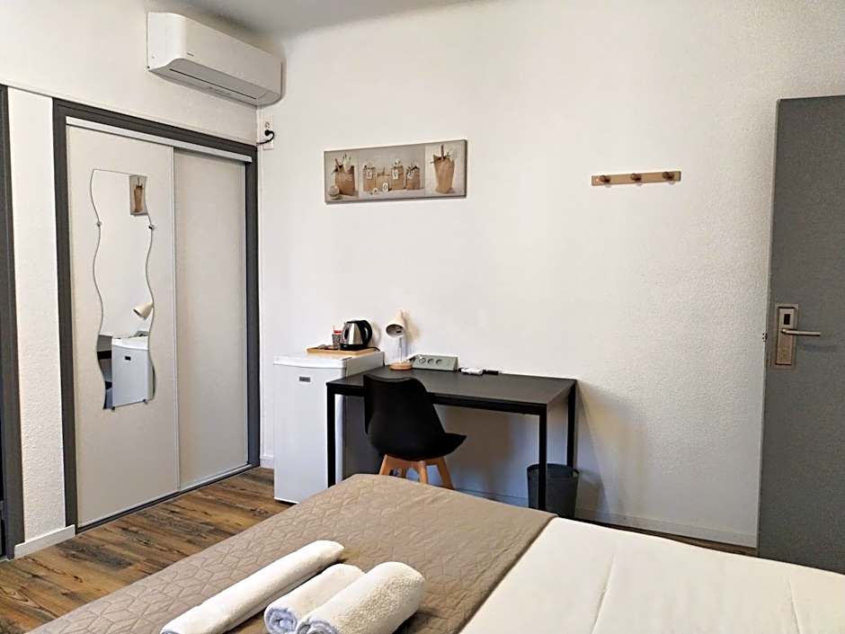 Logis Hotel La Bastide d'Entraigues