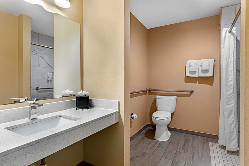 Quality Inn & Suites Plano