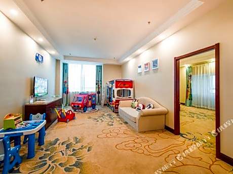 Vienna International Hotel (Chengde University Town High Speed Railway Station)