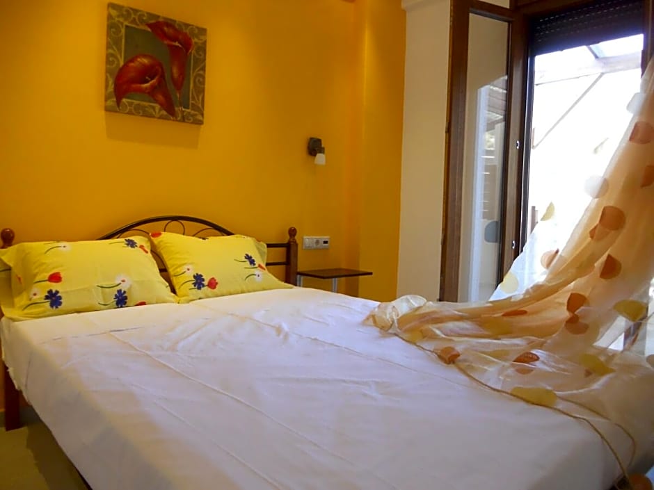 VILLA UPHORIA  with private pool and garden