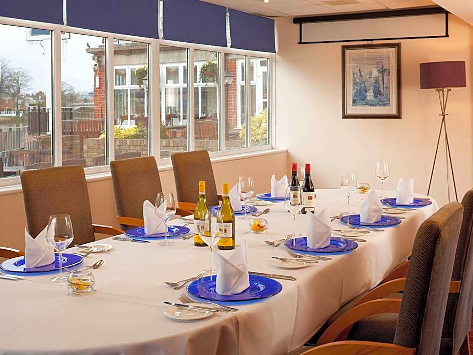 Sunday London Staines-upon-Thames Heathrow T5