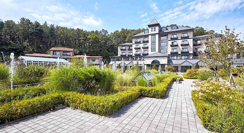 Eden Paradise Hotel