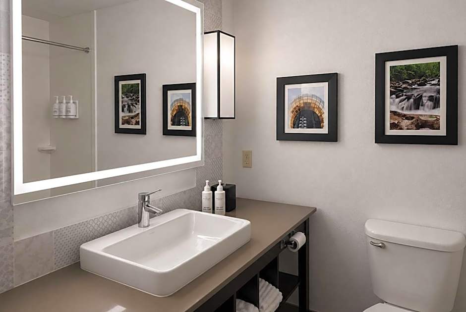 La Quinta Inn & Suites by Wyndam Knoxville West