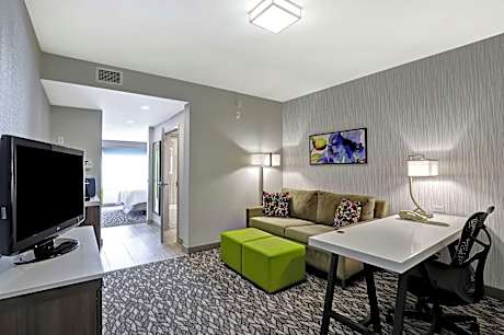 1 King Bed 1 Bedroom Suite With Sofabed