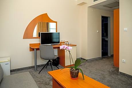 Junior Suite (2 Adults + 2 Children)