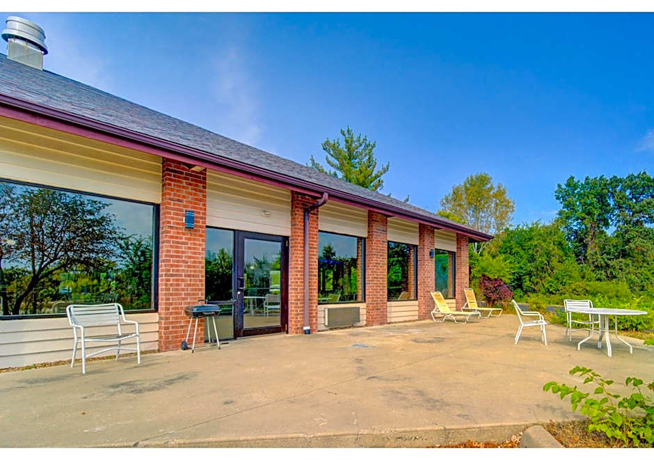 Capital O Amerihost Inn and Suites Fulton Hwy 54 MO