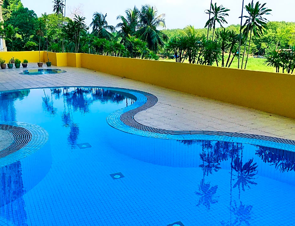 Dindings Pantai Desair Apartment By DPD