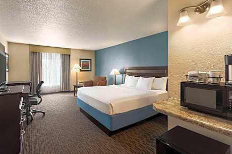 1 King Bed, Non-Smoking