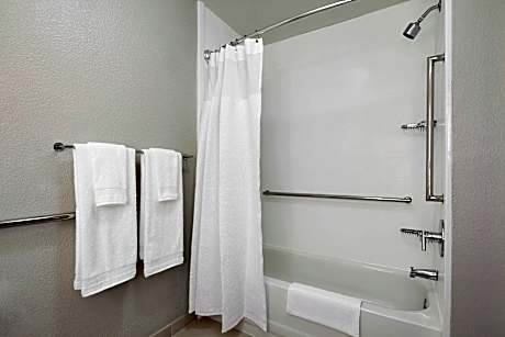 Studio, Multiple Beds (Mobility/Hearing Accessible, Tub) (2 Queen Beds and 1 Double Sofa Bed)